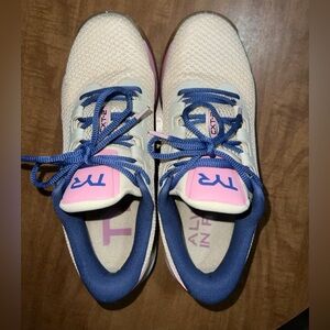 Women’s size 9 TYR CXT-2’s tan/multi color